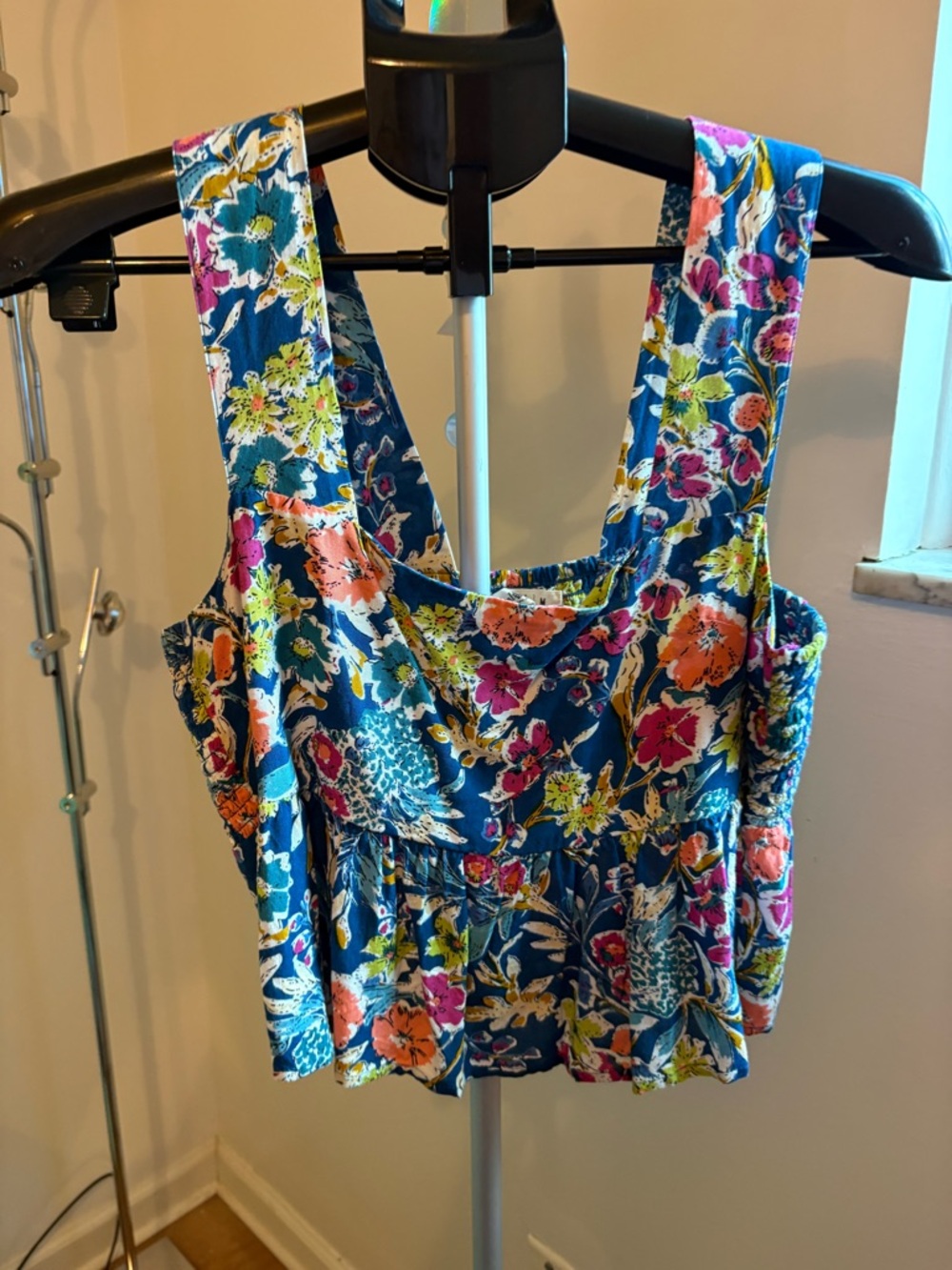 NATURAL LIFE Tricia Tropical Blue Floral Tank Crop Top